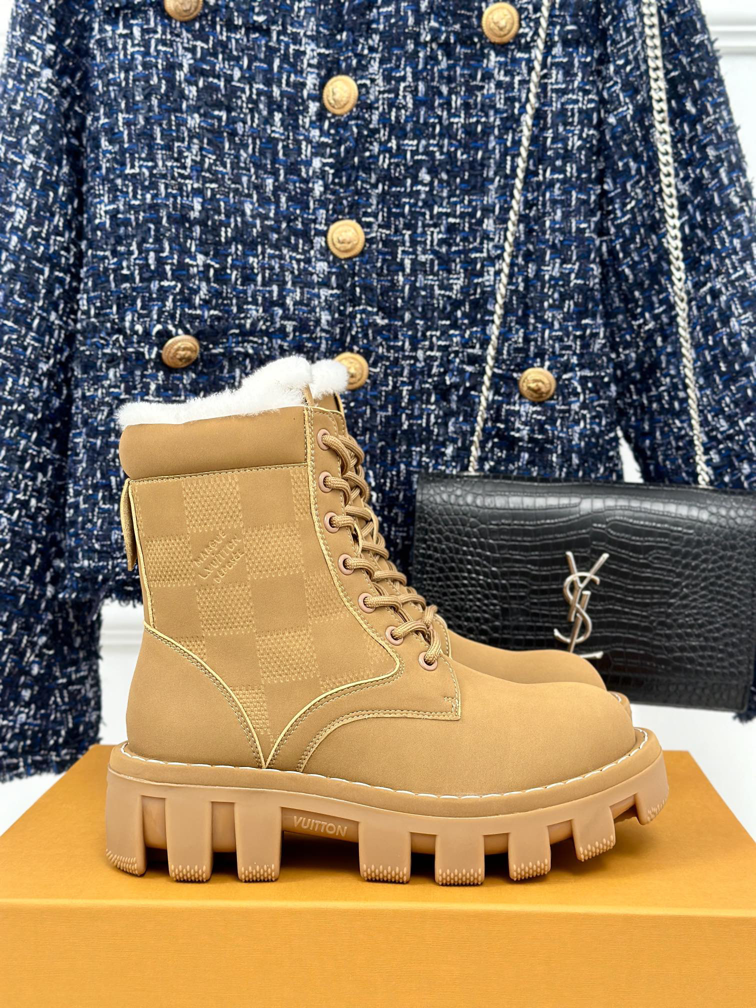 LVT BOOTS LVT BOOTS