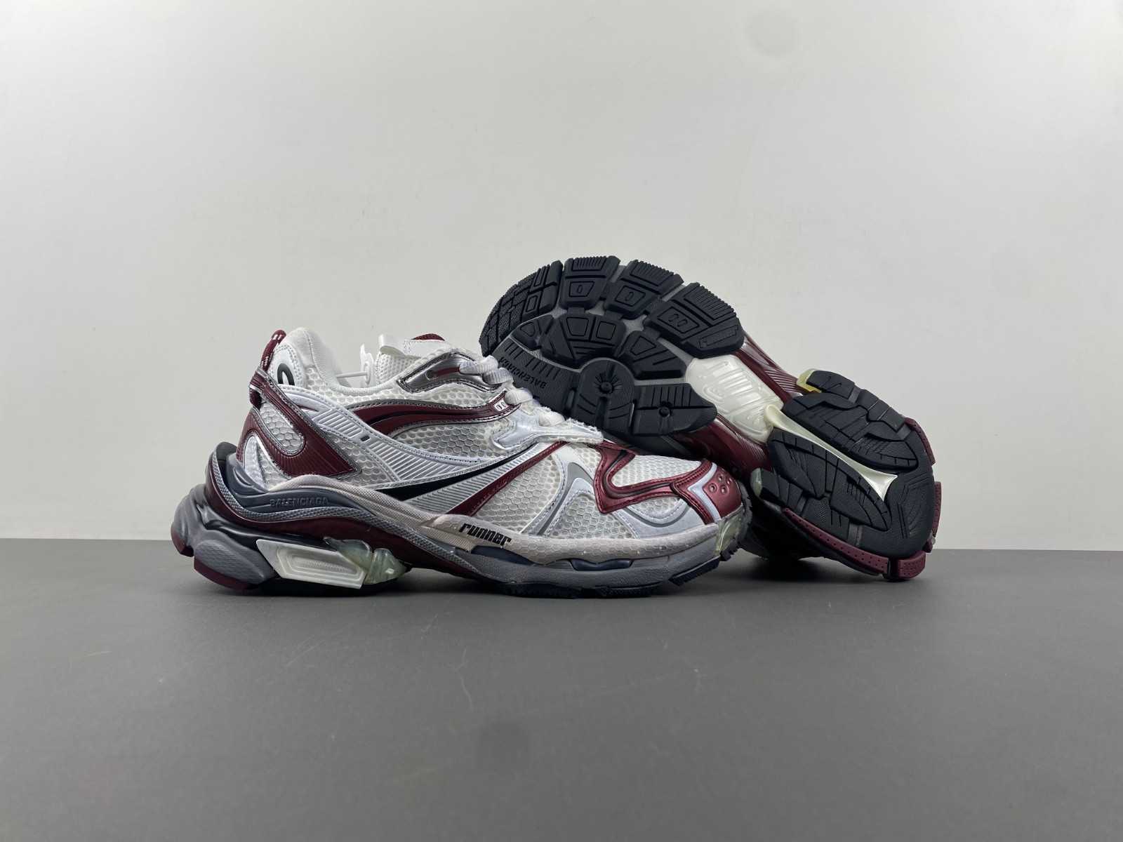 Ba*len*cia*ga runner sneaker Ba*len*cia*ga runner sneaker