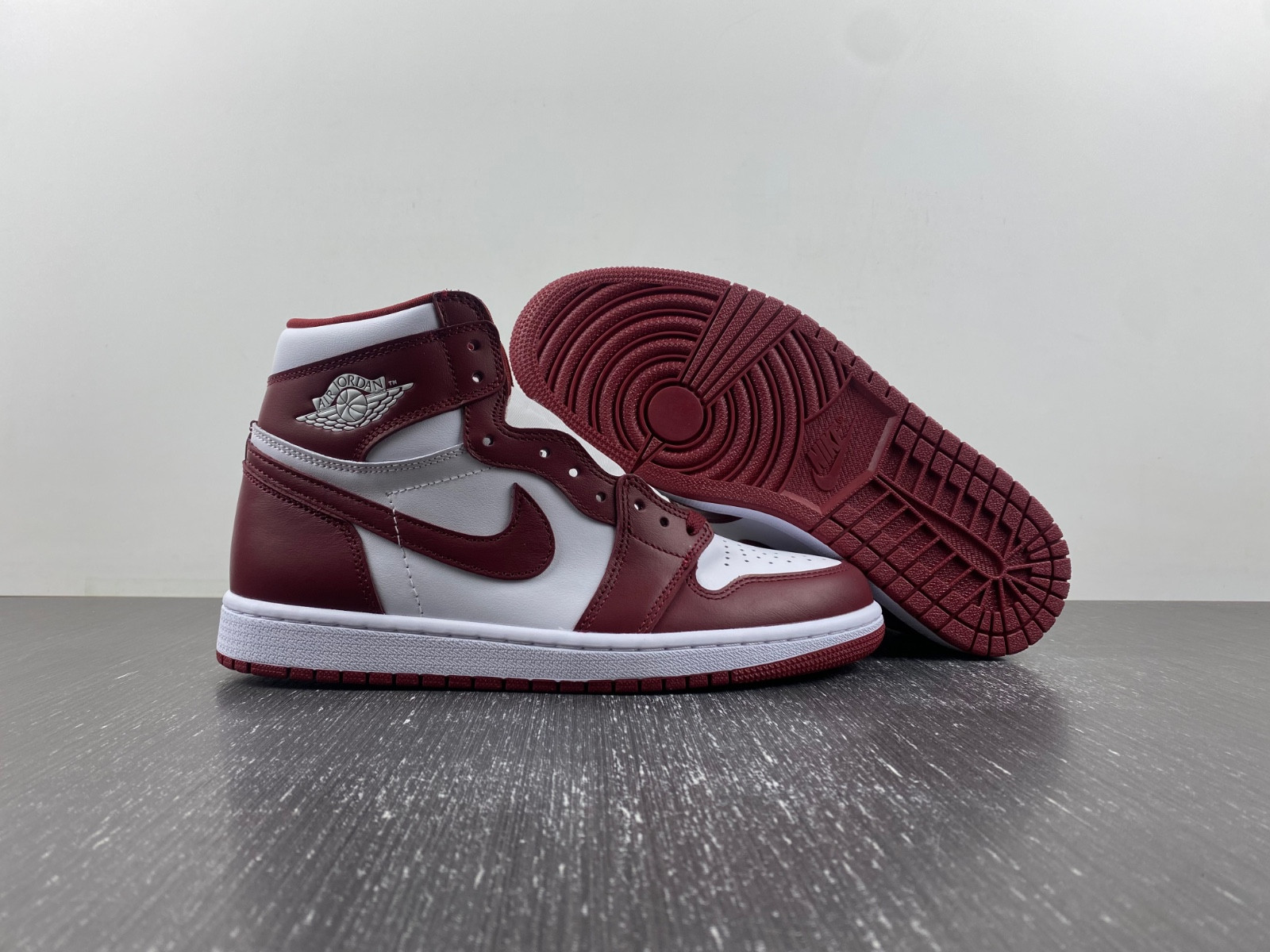 air jordan 1 high og team red dz5485-160 air jordan 1 high og team red dz5485-160