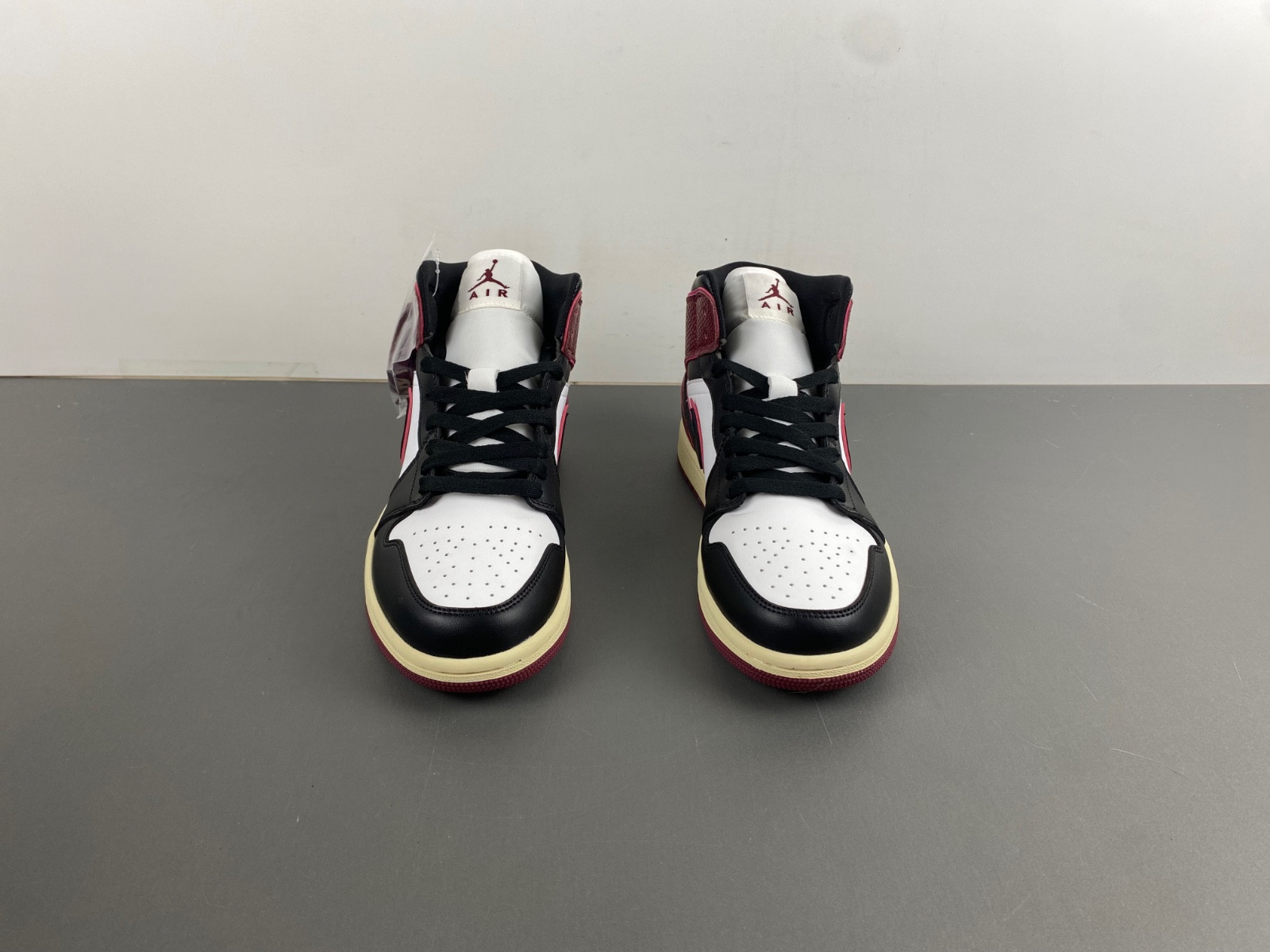 air jordan 1 mid wmns "sail/black/active pink" fq7818-101