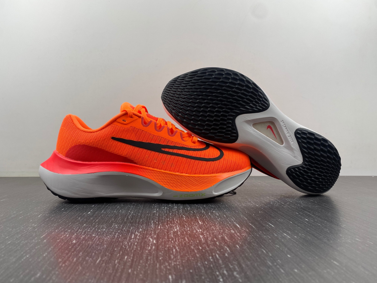 nike zoom fly 5 total orange dm8968-800 nike zoom fly 5 total orange dm8968-800