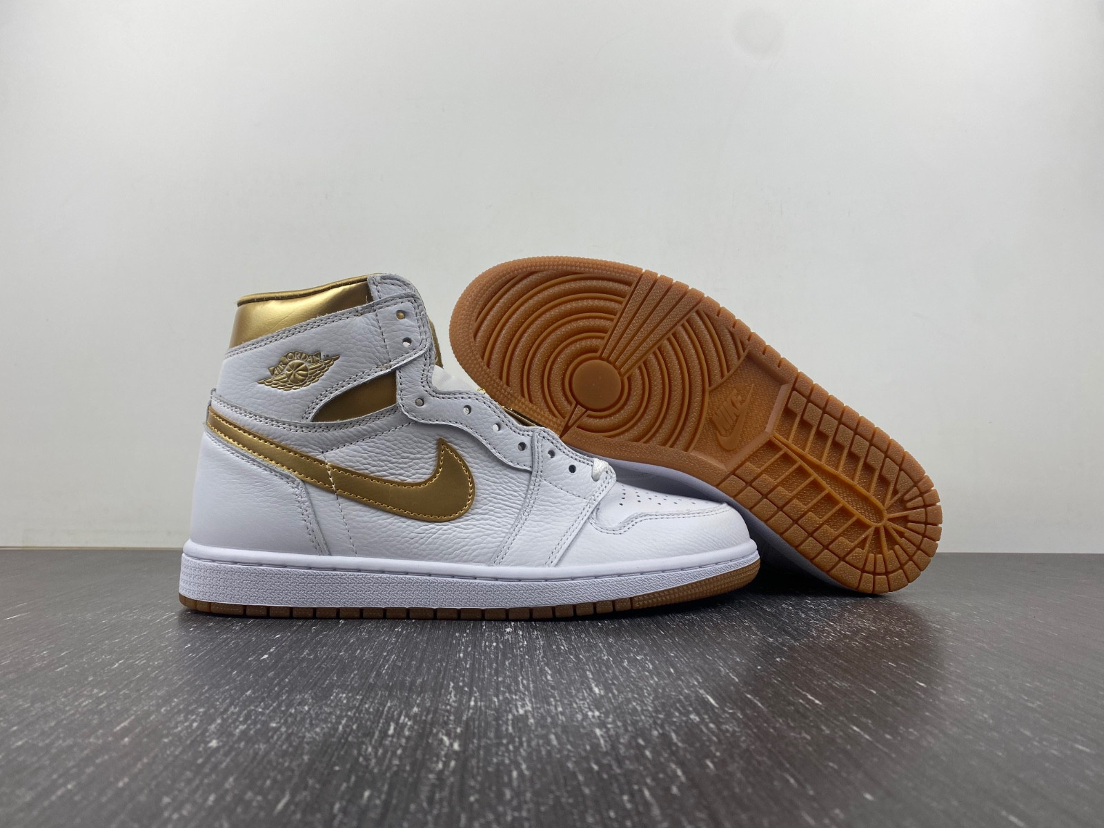 air jordan 1 high og wmns metallic gold fd2596-107 air jordan 1 high og wmns metallic gold fd2596-107