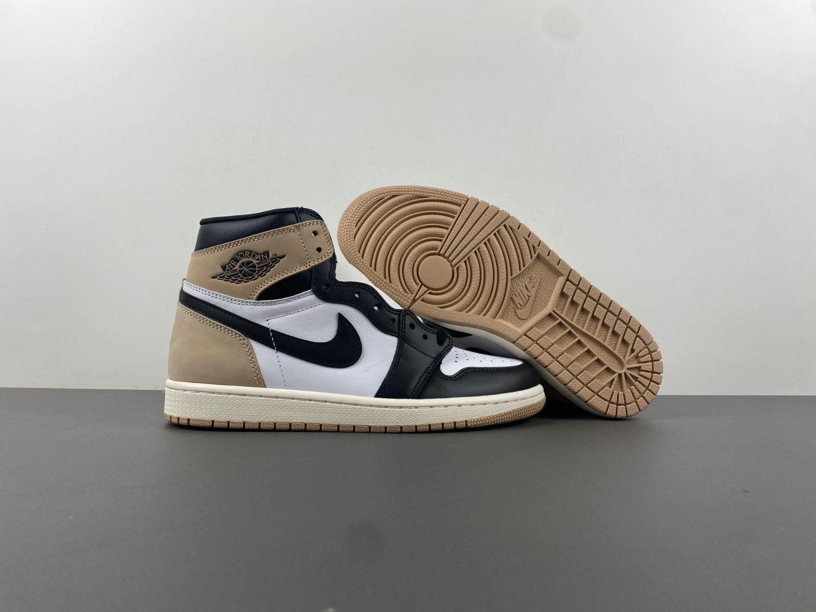 air jordan 1 high og wmns "latte" fd2596-021 air jordan 1 high og wmns "latte" fd2596-021