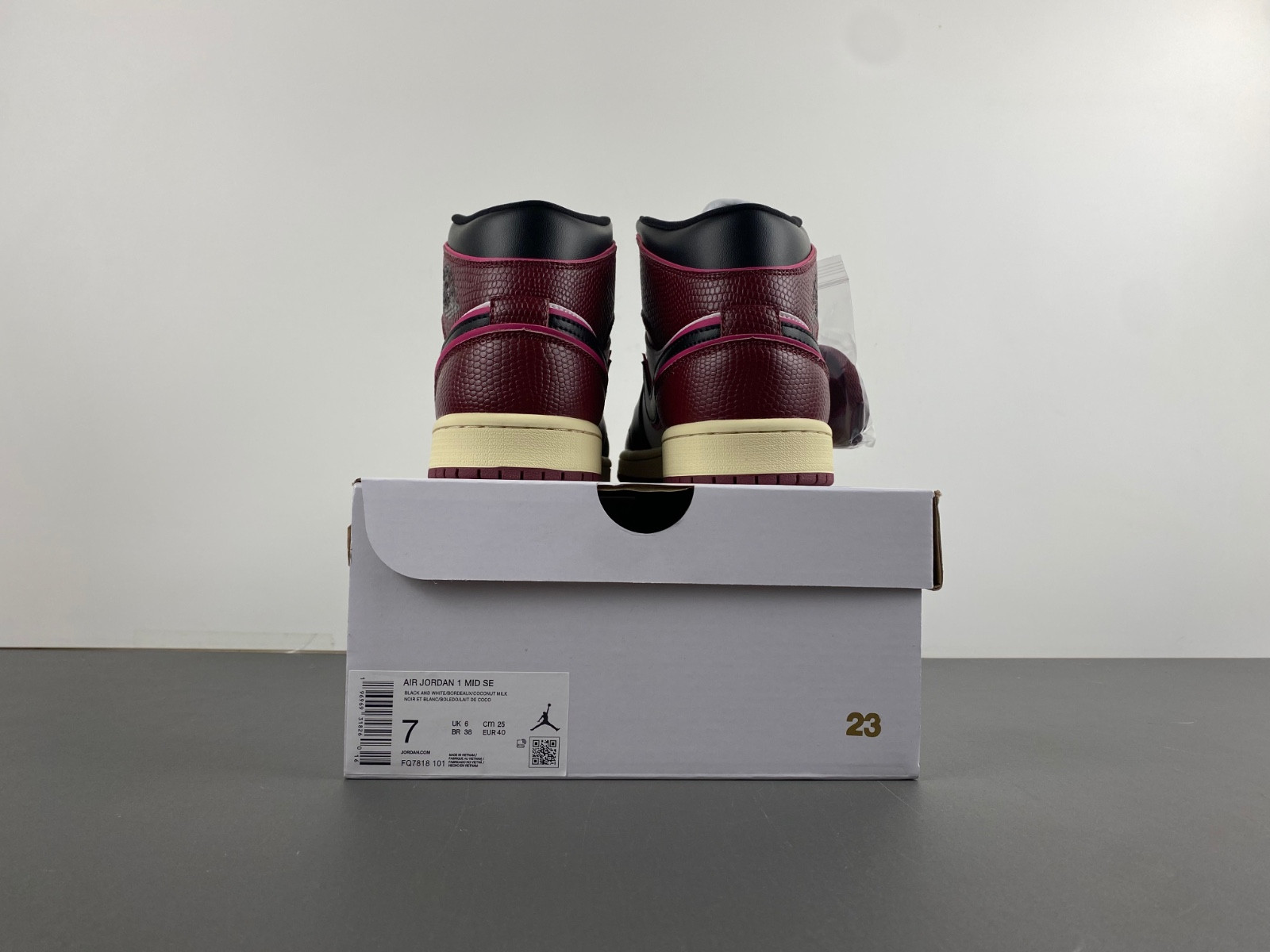 air jordan 1 mid wmns "sail/black/active pink" fq7818-101