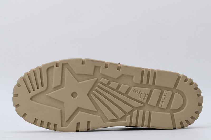 dio* sneaker