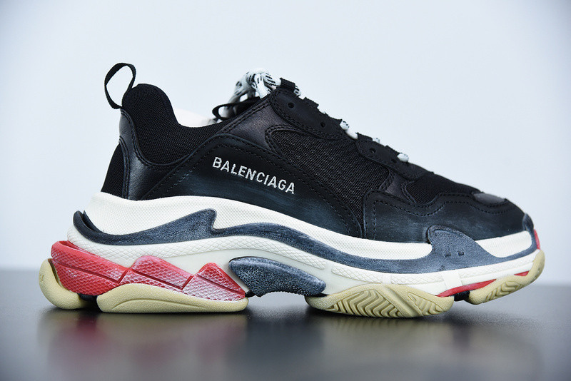 bc triple s trainer ''black red'' 483513 w06e1 1000 bc triple s trainer ''black red'' 483513 w06e1 1000