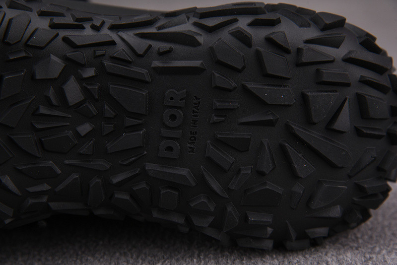dio* sneaker