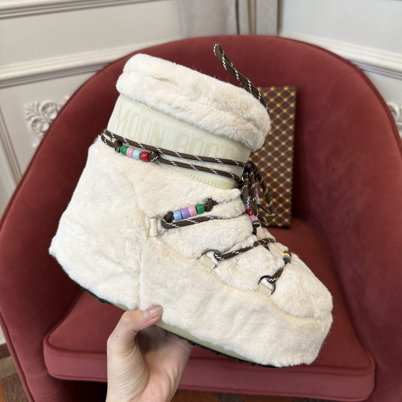 mOON bOOT