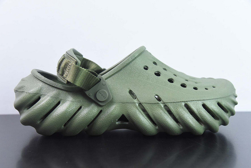 Cr*0*s echo clog army green Cr*0*s echo clog army green