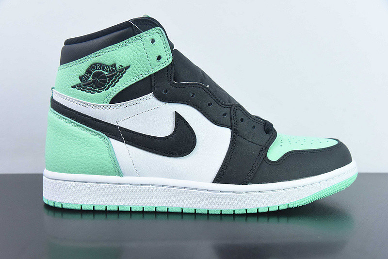 air jordan 1 high og "green glow" dz5485-130 air jordan 1 high og "green glow" dz5485-130