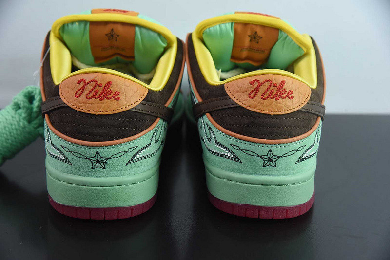 Nike SB Dunk Low