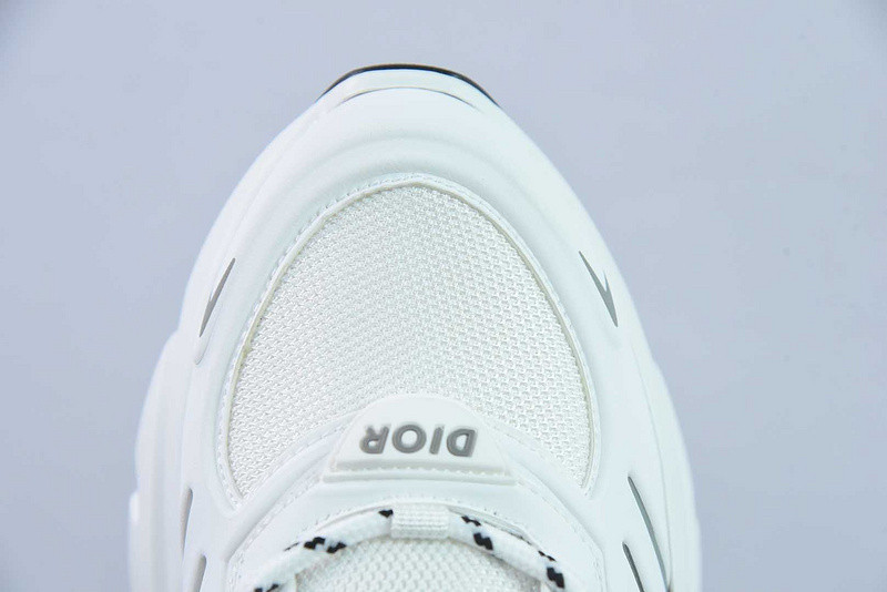 DIO* SNEAKER