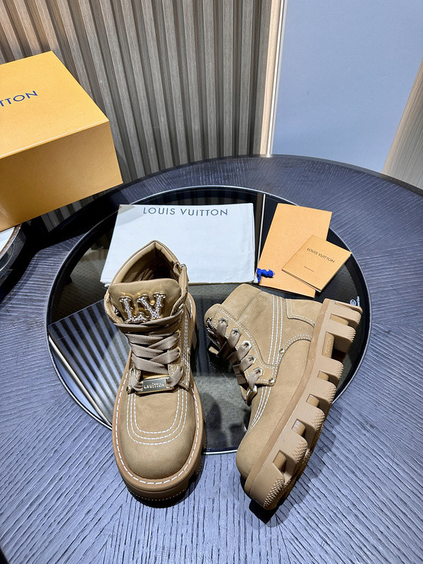 LVT BOOTS LVT BOOTS