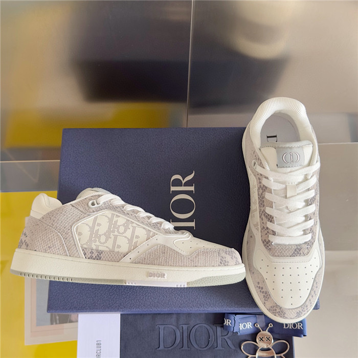 dio* sneaker
